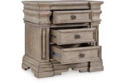 Blairhurst Panel Bed, Dresser, Mirror & Nightstand In Light Grayish Brown, Queen
