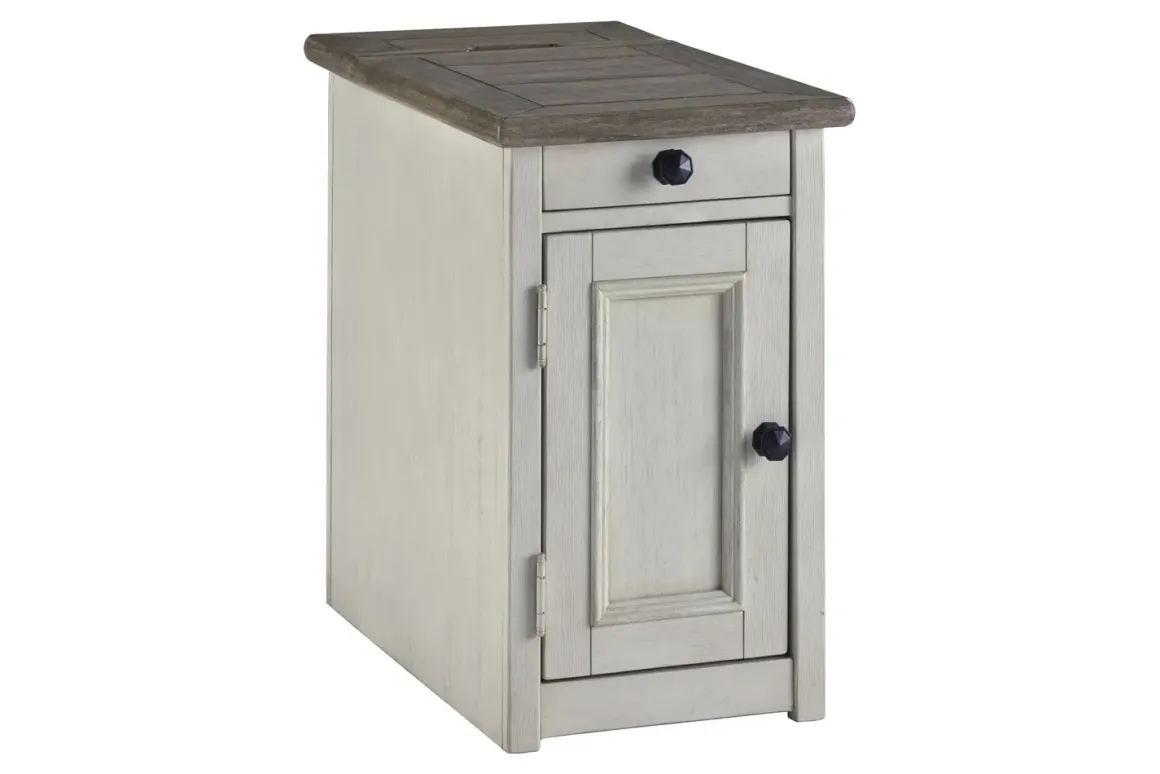 Bolanburg Chairside Table In Tan