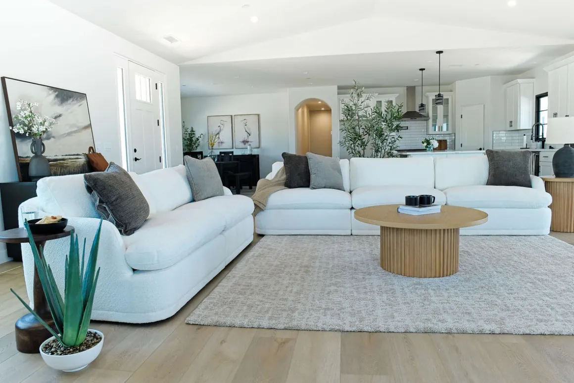 Stratus Crypton Performance Sofa In Jennie Snow